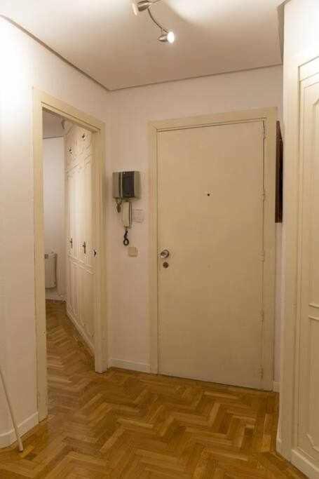 Un Elegante Piso Para Descubrir Madrid Exterior foto
